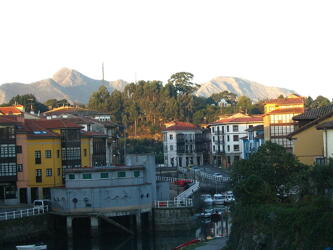 Llanes