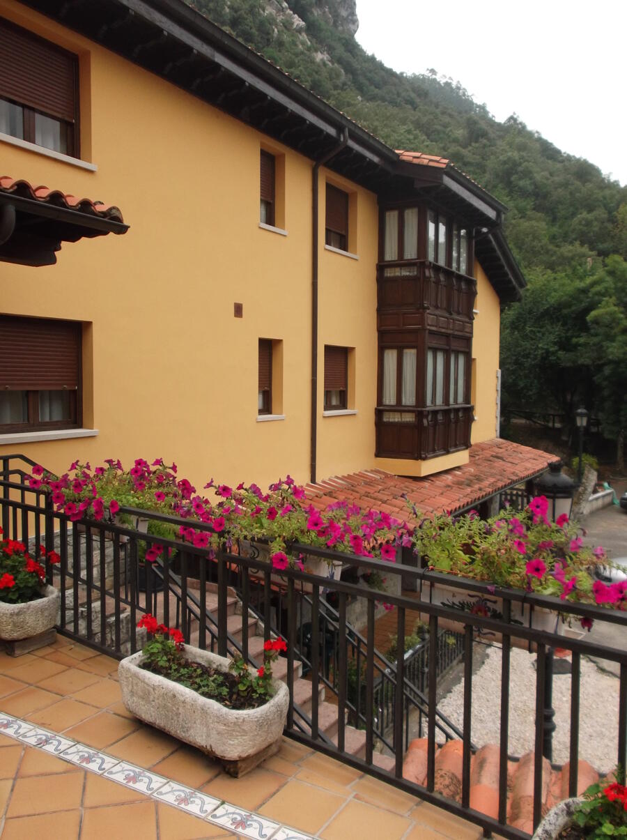 FACHADA PRINCIPALCasa típica asturiana de montaña.