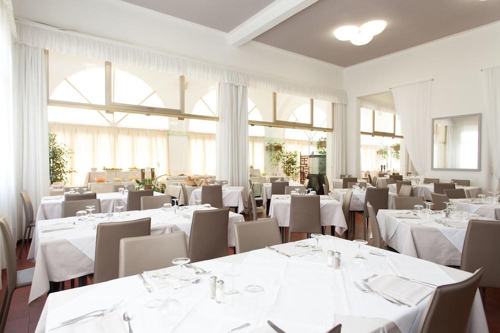 Foto de restauración de Hotel Marina