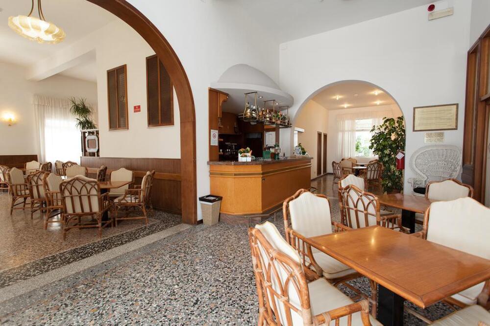 Foto de restauración de Hotel Marina
