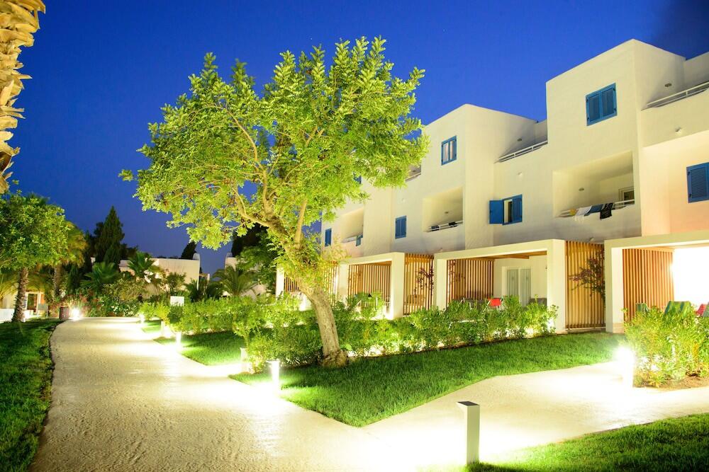 Foto del exterior de Hotel Cala Llenya Resort Ibiza