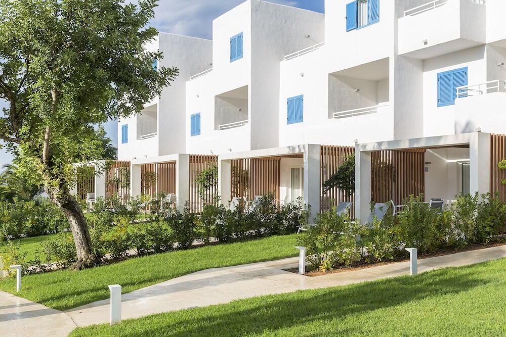 Foto del exterior de Hotel Cala Llenya Resort Ibiza