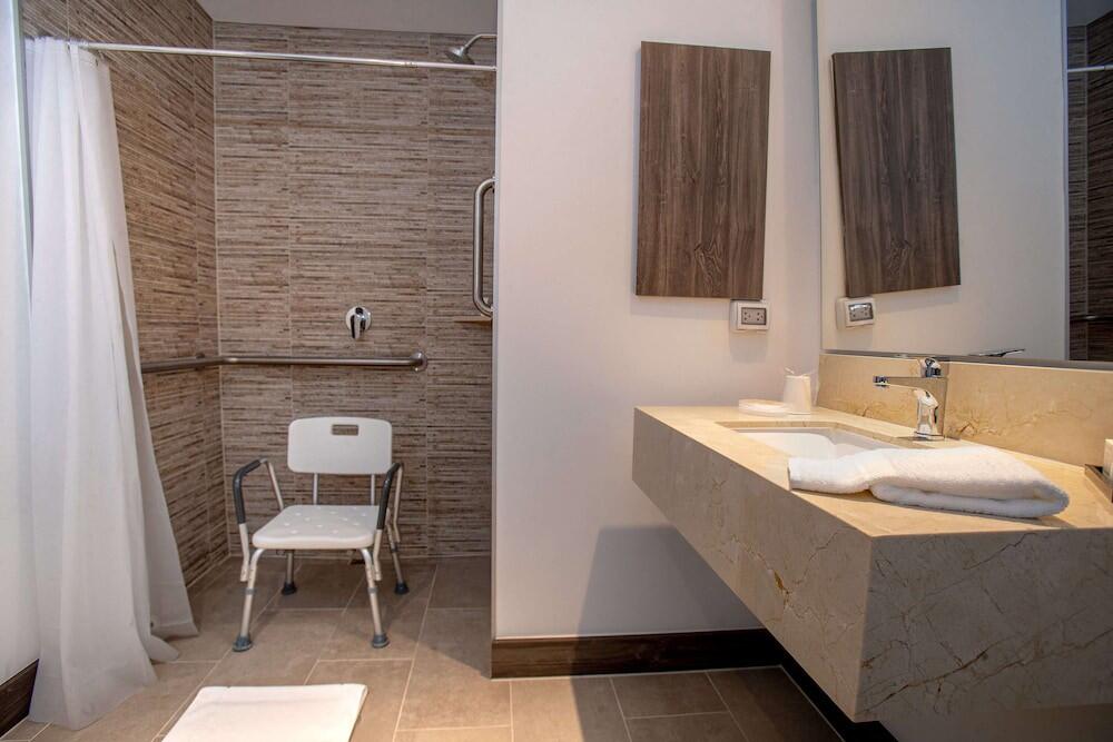 Foto del baño de Hotel Hampton by Hilton Arequipa
