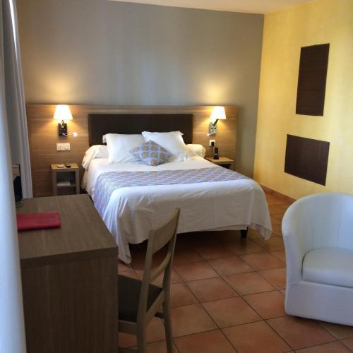 Room – Hotel Logis De L&amp;#039;Etang