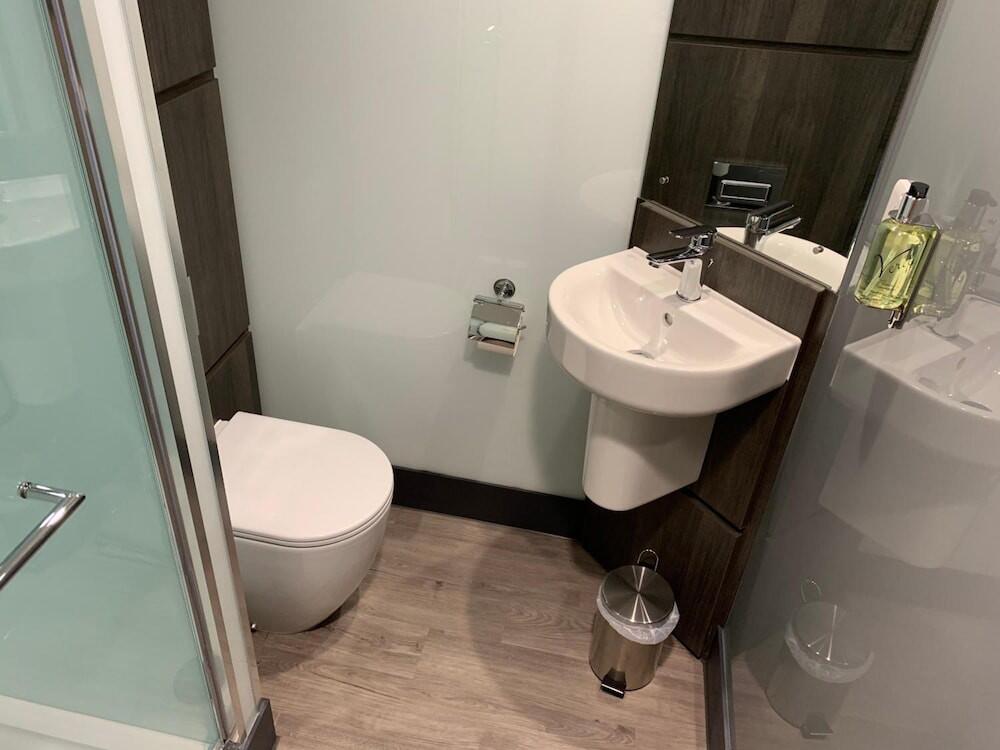 Foto del baño de easyHotel Milton Keynes