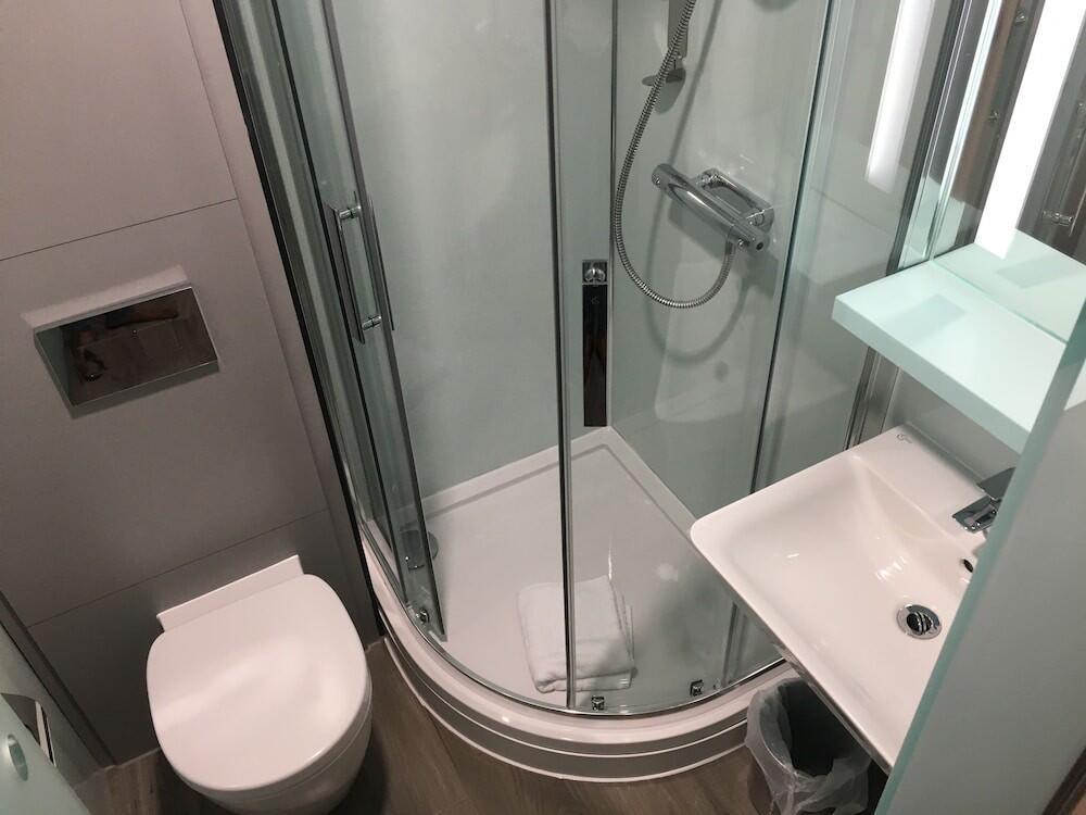 Foto del baño de easyHotel Milton Keynes