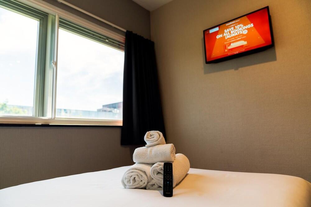 Foto de una habitación de easyHotel Milton Keynes