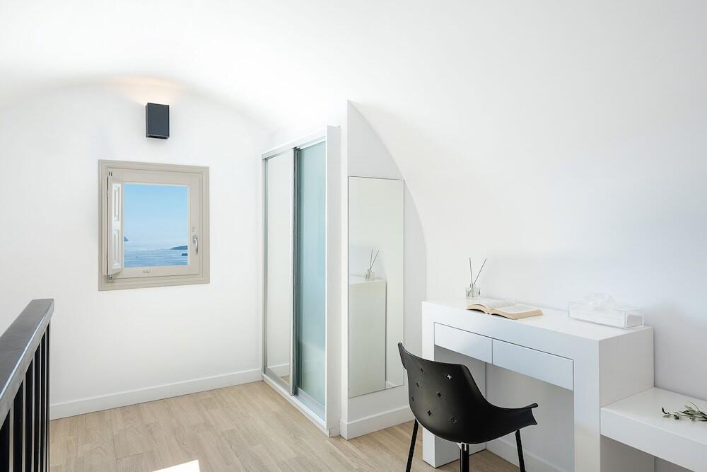 Foto de una habitación de Hotel Apeiron Blue Santorini