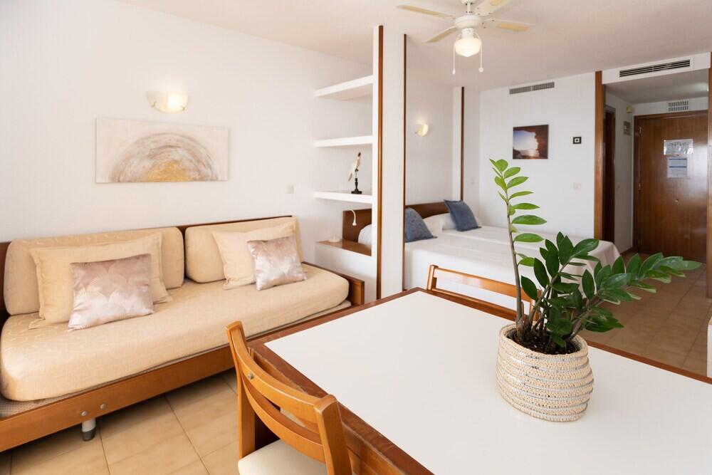 Foto de una habitación de Apartamentos María Cristina Beach