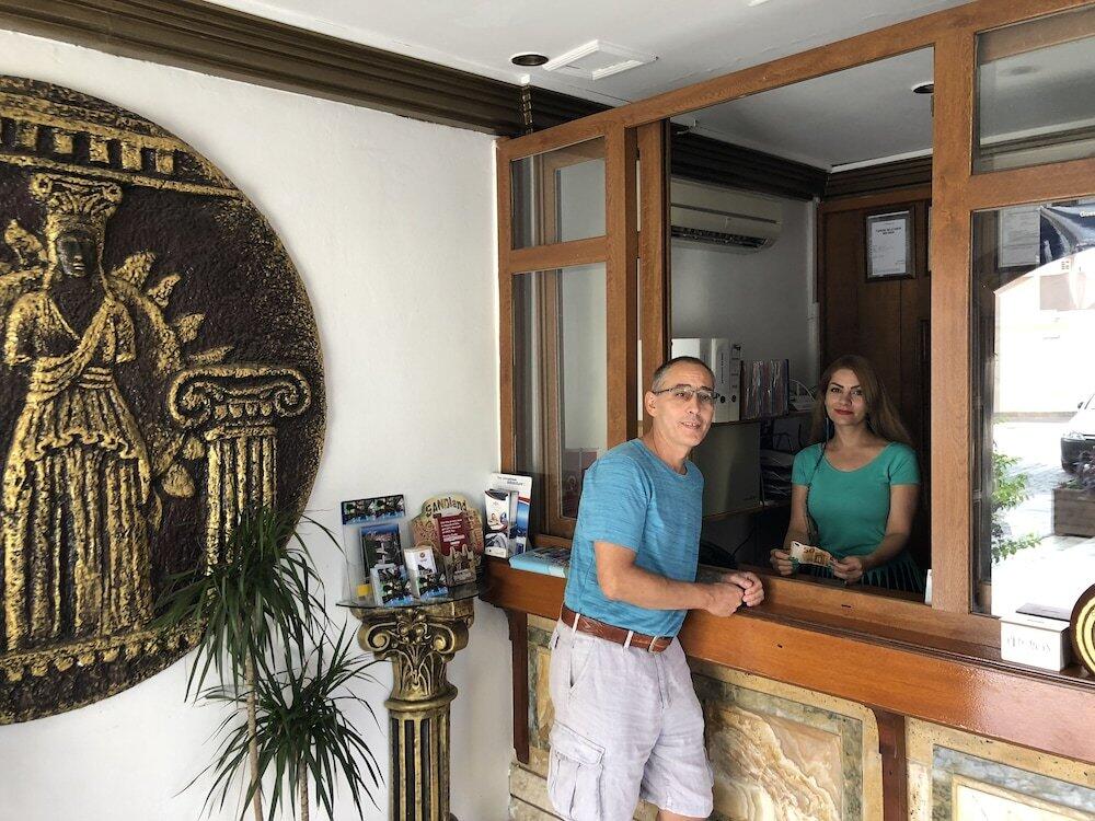 Foto de las zonas nobles de Hotel Karyatit Kaleici