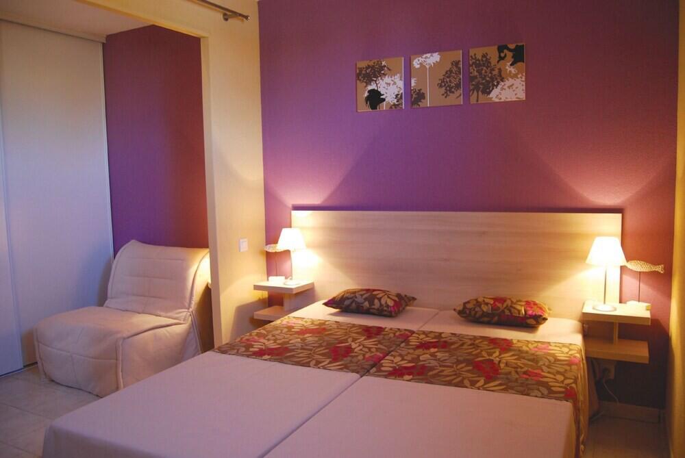 Foto de una habitación de Lagrange Grand Bleu Vacances – Résidence Le Mas de Torreilles