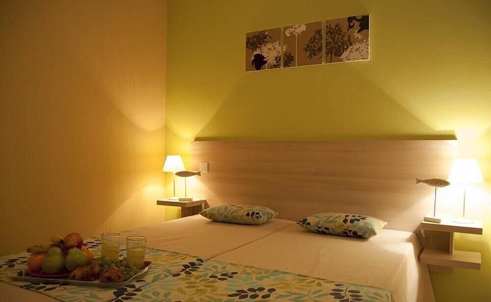 Foto de una habitación de Lagrange Grand Bleu Vacances – Résidence Le Mas de Torreilles
