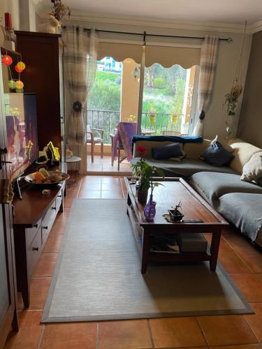 Foto de las zonas nobles de Bed-and-Breakfast La Quinta Suite Home Share