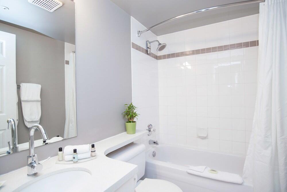 Foto del baño de Sandman Inn Kamloops