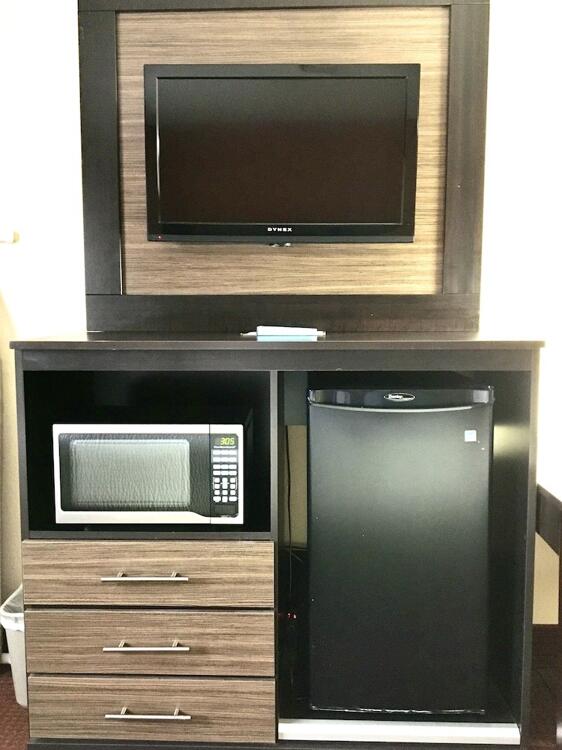 Room – Hotel Days Inn &amp;amp; Suites by Wyndham Traverse City