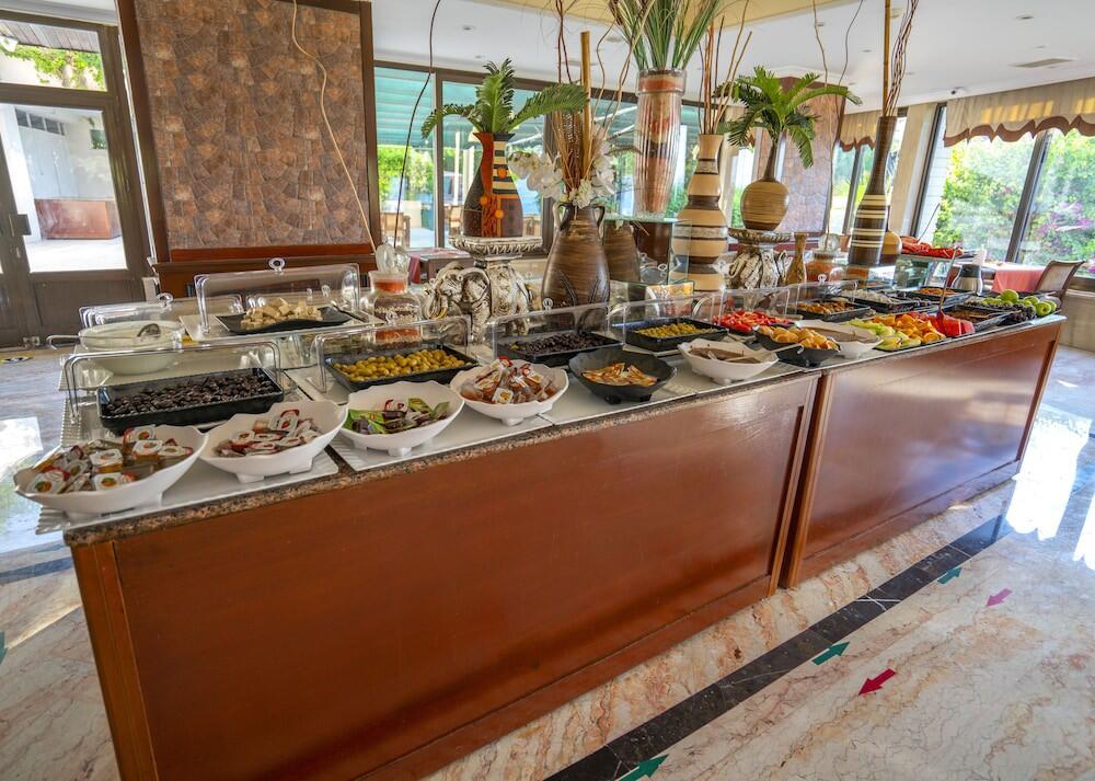 Foto de restauración de Nazar Beach Hotel
