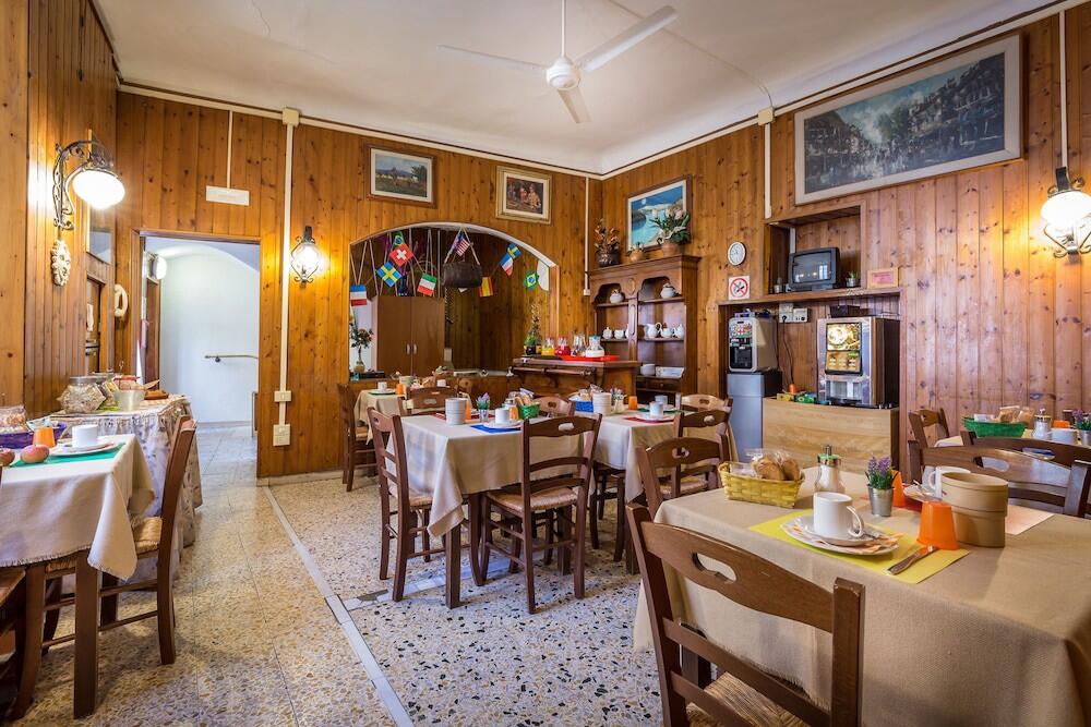 Foto de restauración de Hotel Ferretti