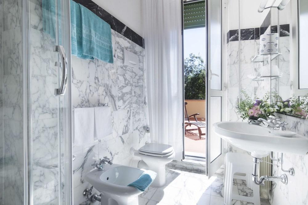 Foto del baño de President Hotel