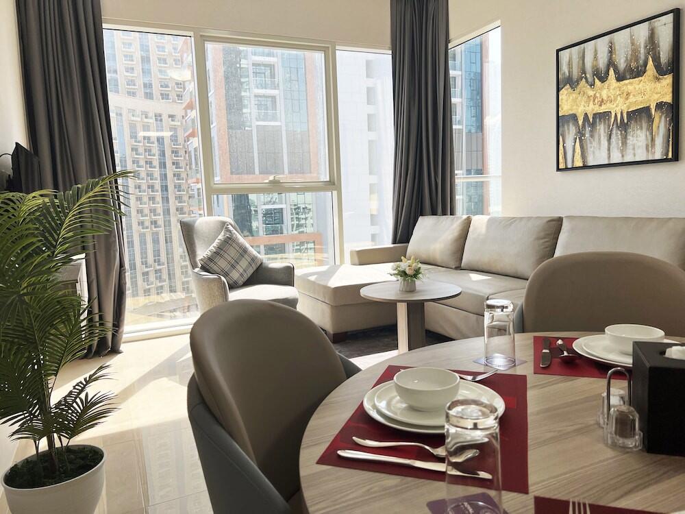 Foto de una habitación de Hotel Royal Regency Suites