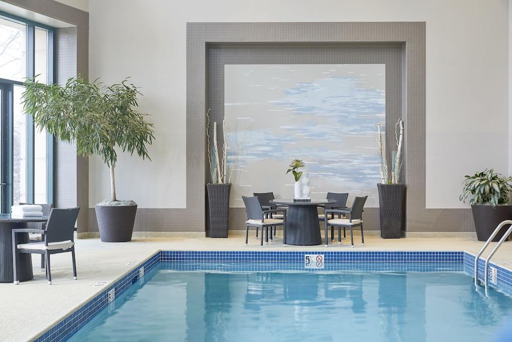 Foto de los servicios de Renaissance Chicago Glenview Suites Hotel