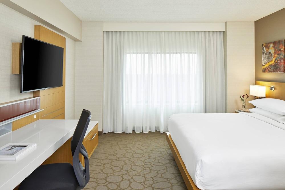 Foto de una habitación de Renaissance Chicago Glenview Suites Hotel