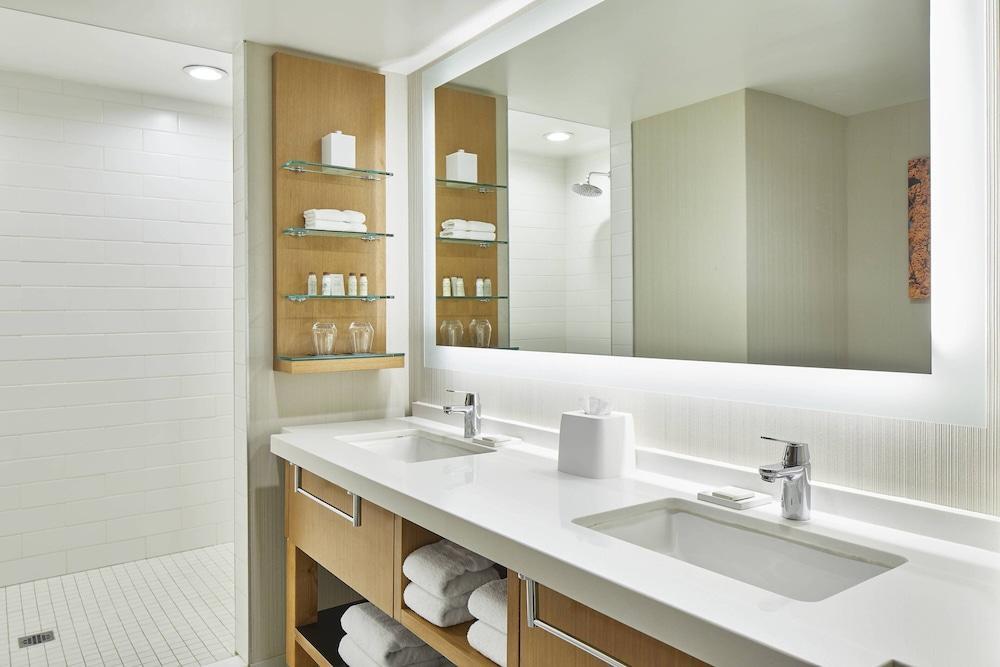Foto del baño de Renaissance Chicago Glenview Suites Hotel