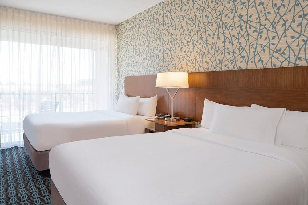 Foto de una habitación de Hotel Fairfield Inn &amp;amp; Suites by Marriott Los Angeles LAX/El Segundo