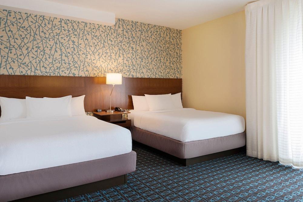 Foto de una habitación de Hotel Fairfield Inn &amp;amp; Suites by Marriott Los Angeles LAX/El Segundo
