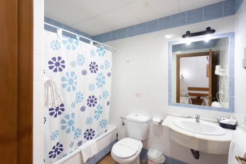 Foto de una habitación de Hotel Oasis Atalaya