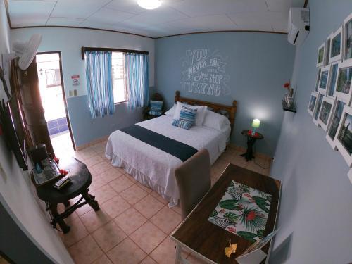 Foto de una habitación de Hotel Perico Azul &amp;amp; Surf Camp