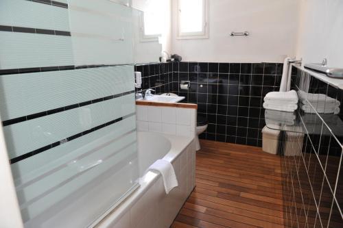 Foto del baño de Hotel Du Forum
