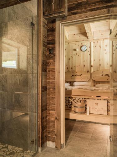 Foto del bagno Case e chalet Hüttendorf Ladizium