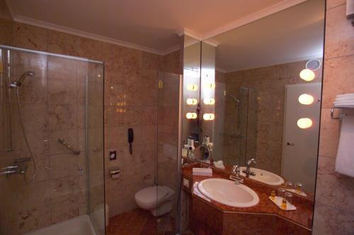 Foto del baño de Kurpark-Hotel