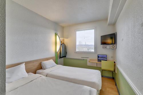 Foto de una habitación de B&amp;amp;B HOTEL Montluçon Saint-Victor