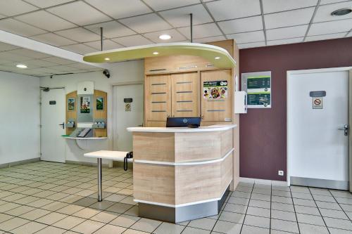 Foto de las zonas nobles de B&amp;amp;B HOTEL Montluçon Saint-Victor