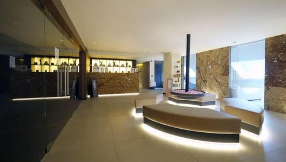 Foto de los servicios de Alexander Charme Hotel