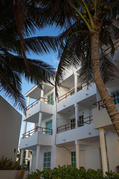 Foto del exterior de Capital O Hotel Arena Beach Club