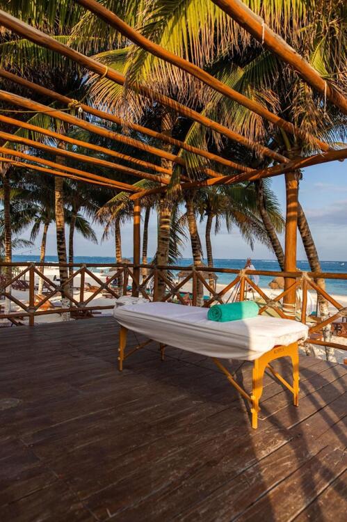 Foto del exterior de Capital O Hotel Arena Beach Club