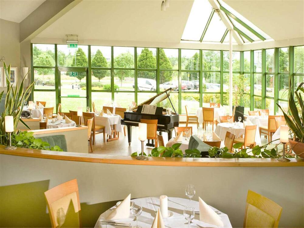 Foto de restauración de Hotel The Commons Express Inn 