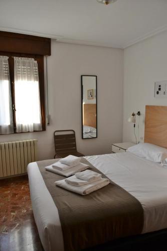 Foto de una habitación de Tres Puentes Anguiano Apartamentos &amp;amp; Habitaciones
