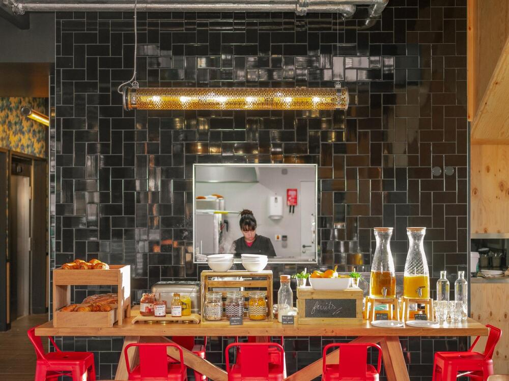 Foto de restauración de Albergue Eklo Paris Expo Porte de Versailles