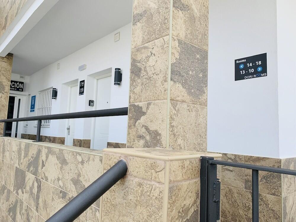 Foto del exterior de Dori Rooms Hostal