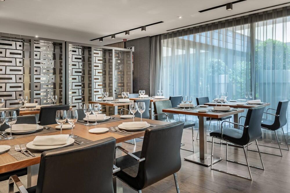 Foto de restauración de AC Hotel Atocha by Marriott