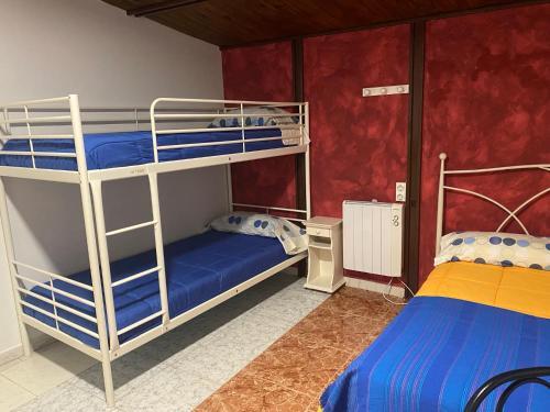 Foto de una habitación de Albergue La HERMIDA