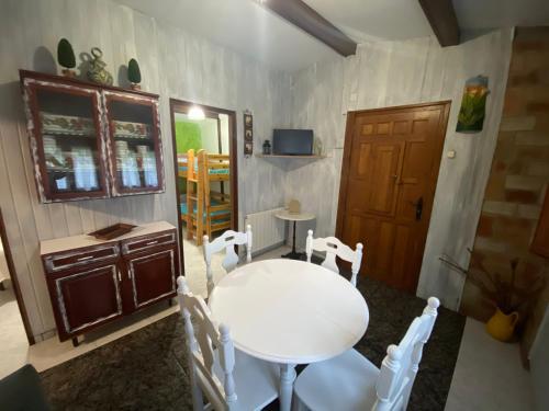 Foto de una habitación de Albergue La HERMIDA