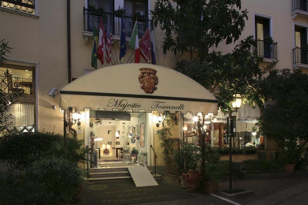 Foto del exterior de Hotel Majestic Toscanelli (centro storico)