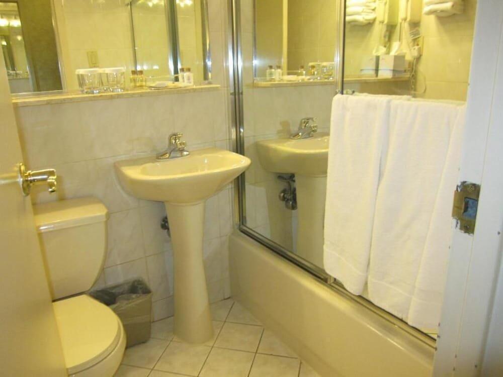 Foto del baño de Travel Inn Hotel