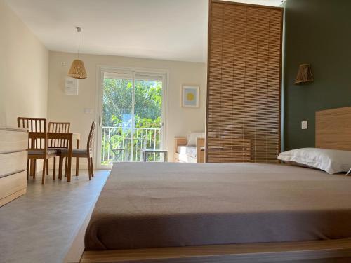 Foto de una habitación de Joli appartement proche de la mer avec piscine Juillet/Août