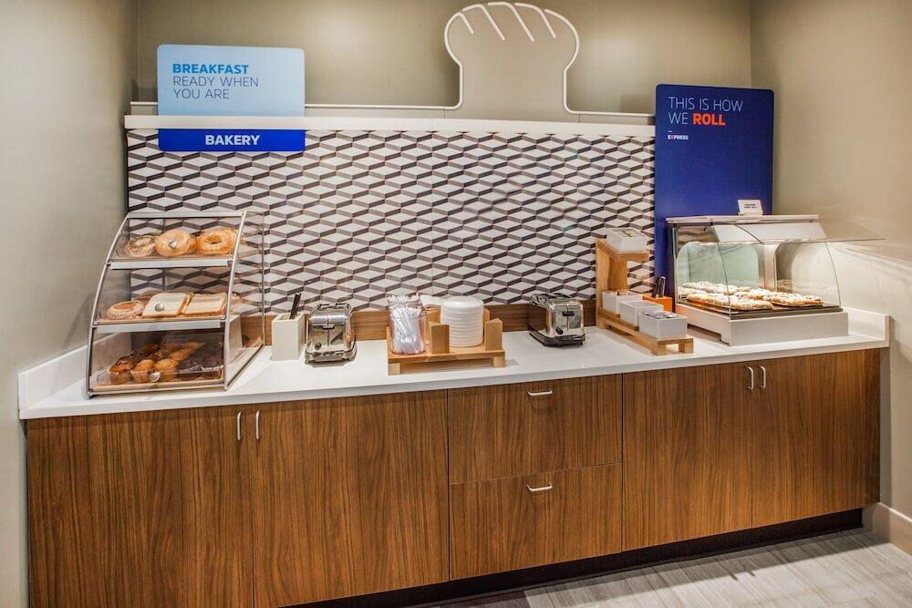 Dining – Holiday Inn Express &amp;amp; Suites Medina, an IHG Hotel