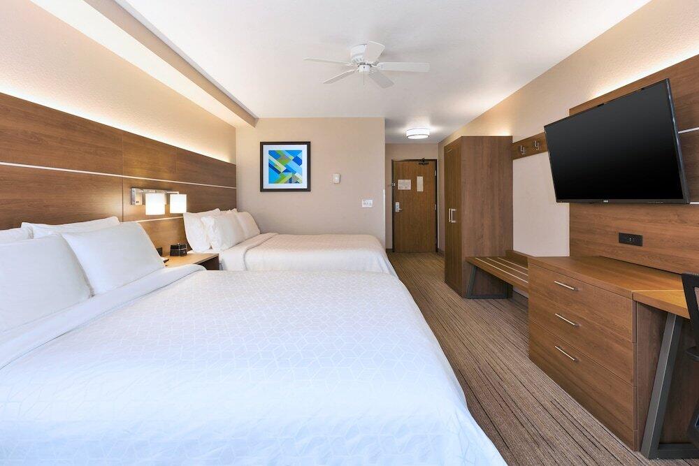 Room – Holiday Inn Express Hotel &amp;amp; Suites Petoskey, an IHG Hotel
